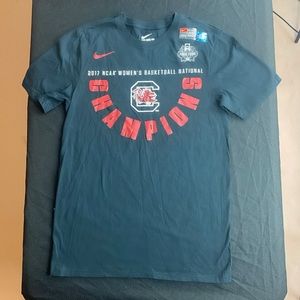 Nike T-Shirt Size Small New